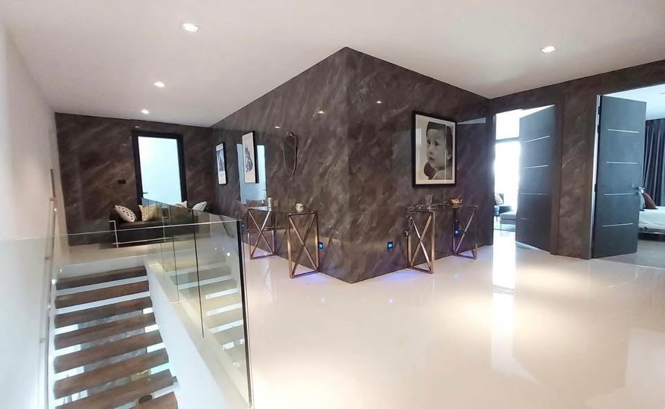 Upper floor landing