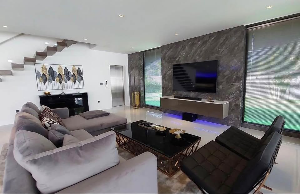 Contemporary living room