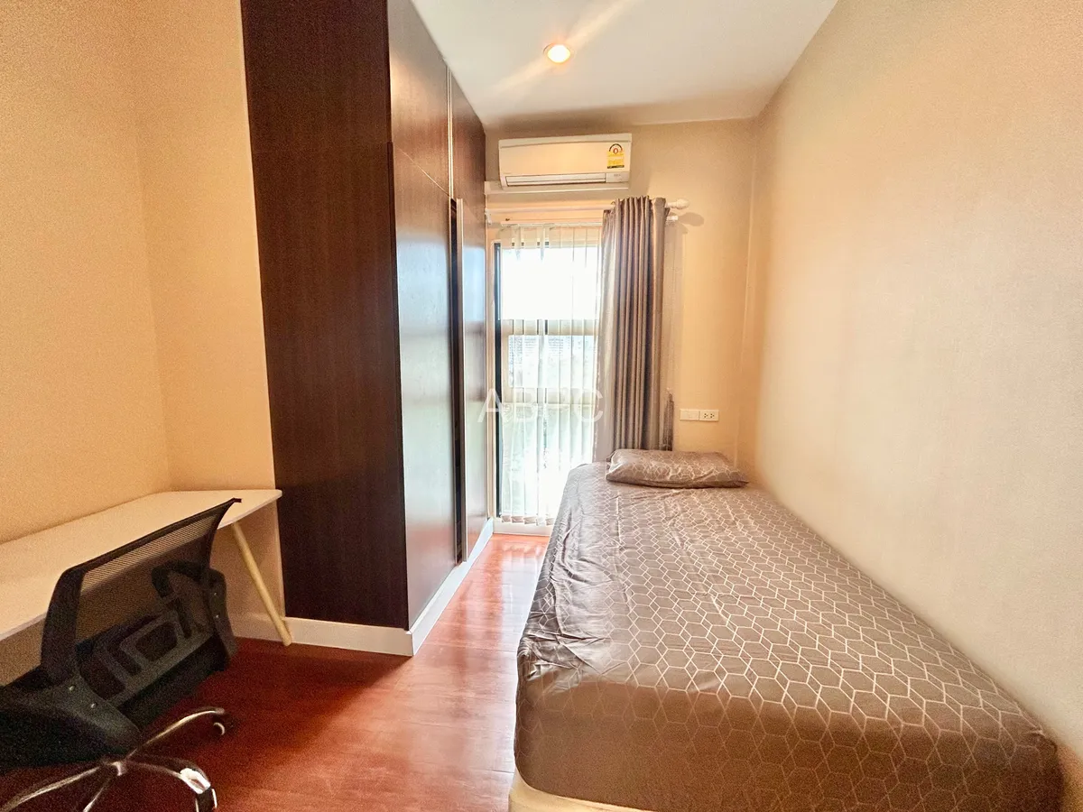 Second bedroom and workspace