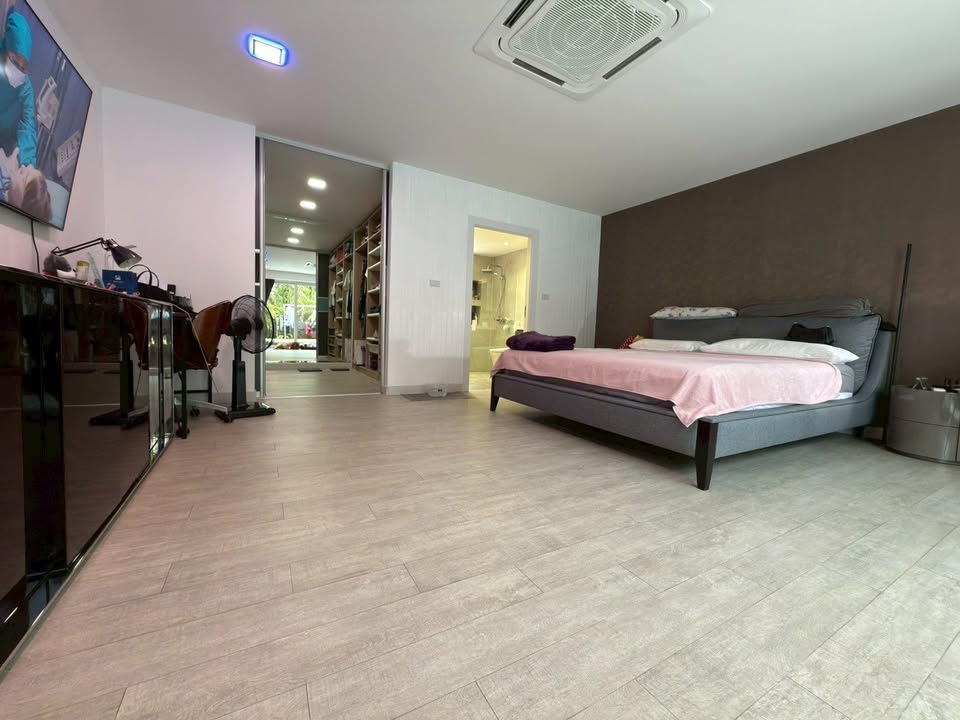 Bedroom suite