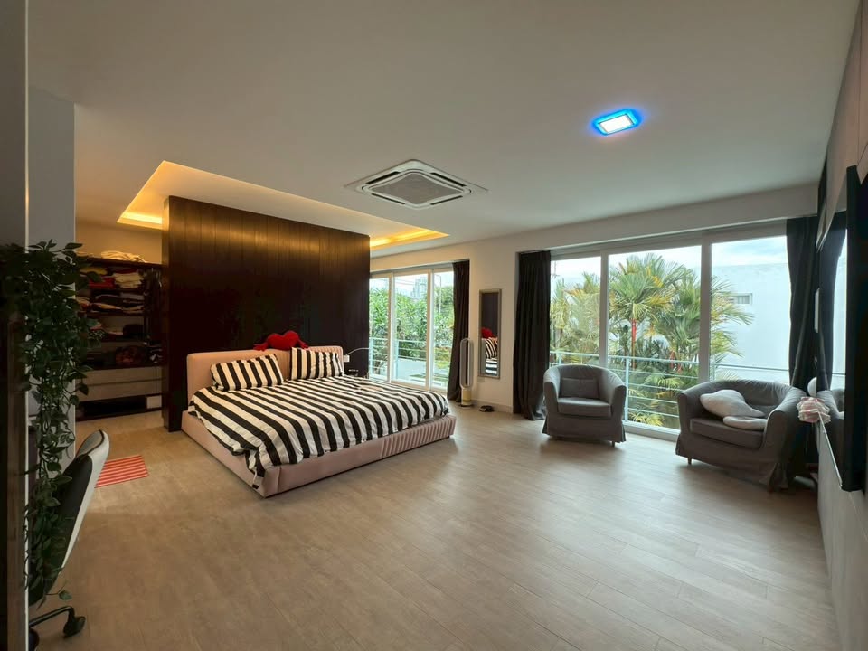 Principal bedroom
