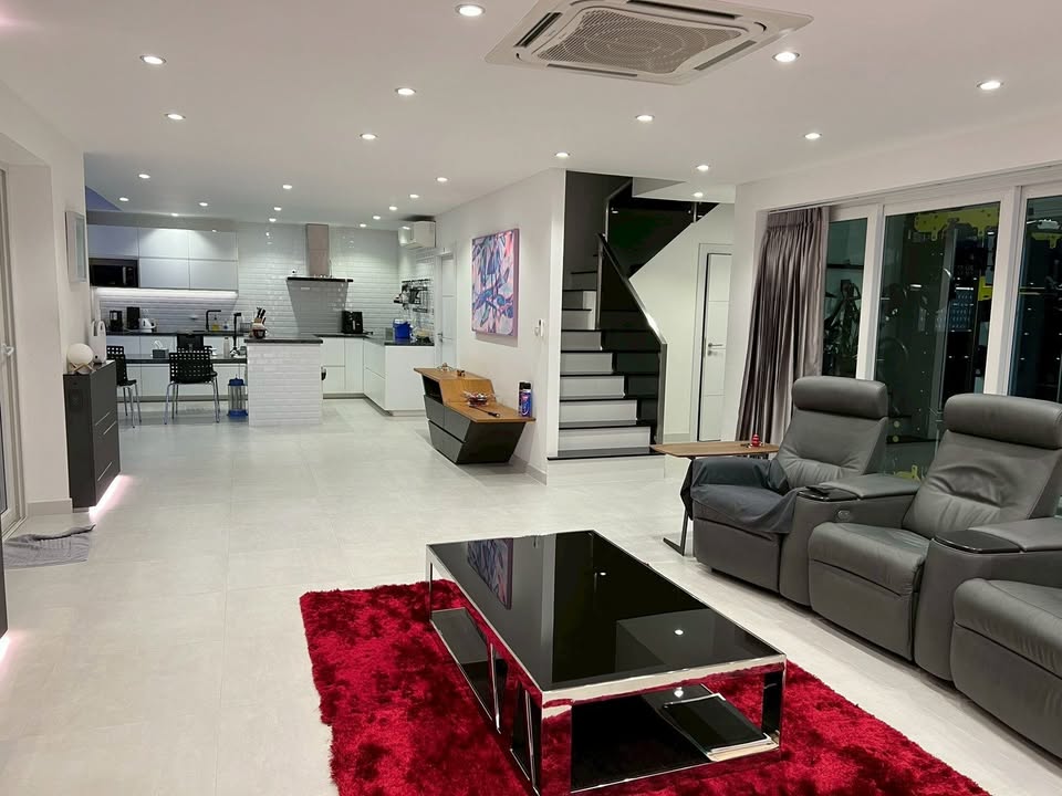 Kitchen and lounge
